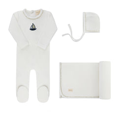 Ely’s & Co. – Boy Embroidered Berry Take Me Home Set | Ivory & Blue