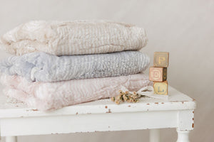 Peluche Bebe – Feather Rose & Natural Fur Blanket