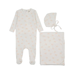 A flat-lay view of the Mema Knits bows print pointelle footie 3-piece set in winter white and rose smoke.