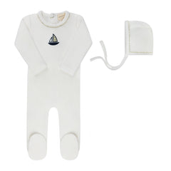 Ely’s & Co. – Boy Embroidered Berry Footie + Hat | Ivory & Blue