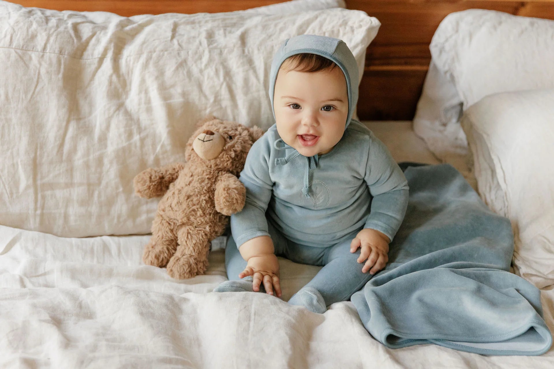 Ely's & Co Blue Velour Center Floral Take Me Home Set