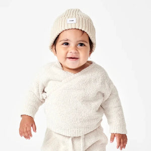 A child wearing the 7AM Enfant chunky beanie comfortably on a crisp winter walk.
