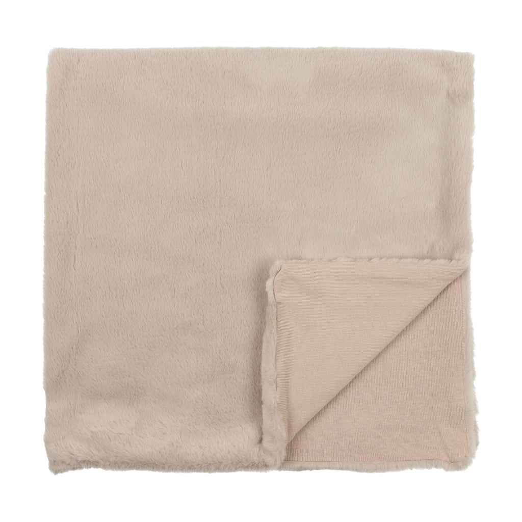 Mema Knits Fur Marrow Edge Blanket - Oatmeal Mema Knits Fur Marrow Edge Blanket - Oatmeal