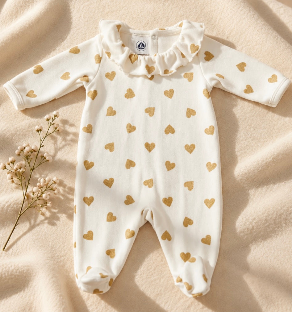Petit Bateau – Gold Heart Print Footie with Ruffled Collar | White / Gold