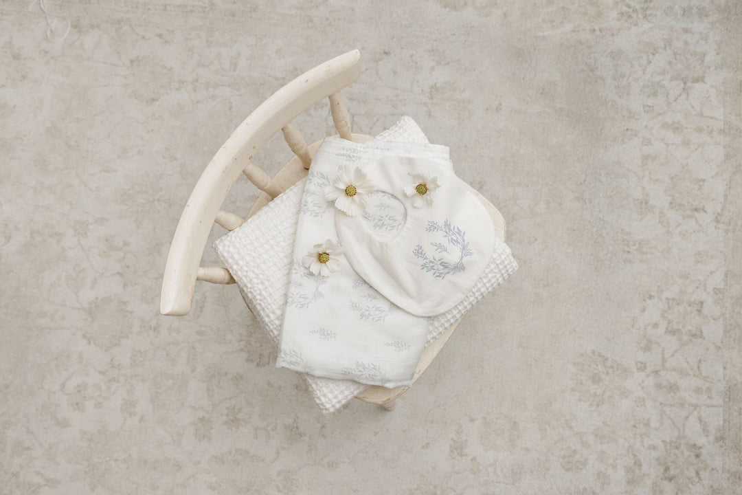 Peluche Blue Botanical Bib