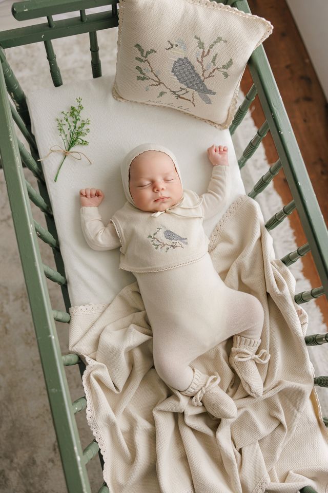 Peluche Bebe – Knit Cross Stitch Overlay Bib