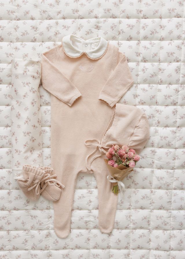 Peluche Bebe – Signature Knit Footie & Bonnet Set