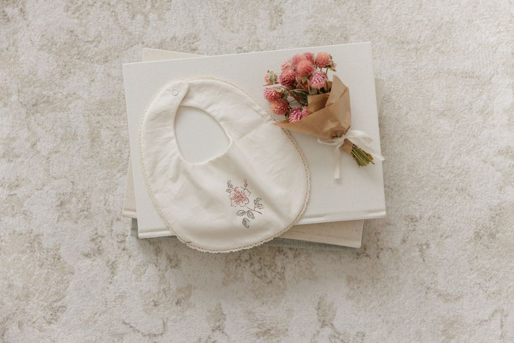 Peluche Bebe – Blossom Round Bib