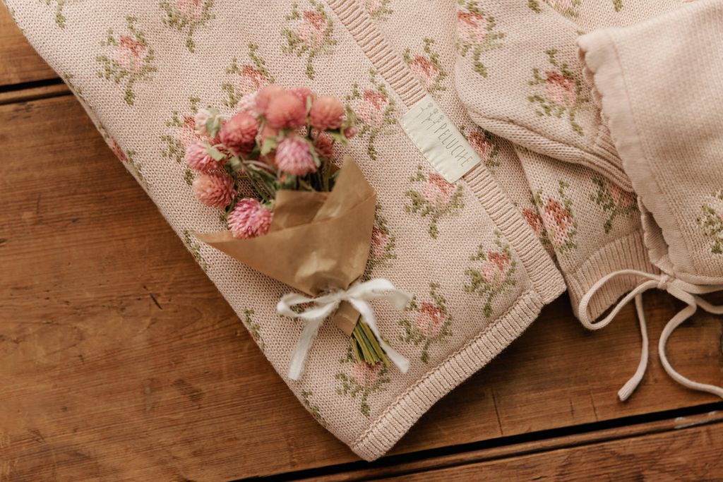 Peluche Bebe – Floral Intarsia Knit Blanket