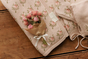 Peluche Bebe – Floral Intarsia Knit Blanket