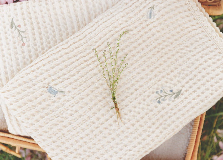 PELUCHE EMBROIDERED WAFFLE BLANKET