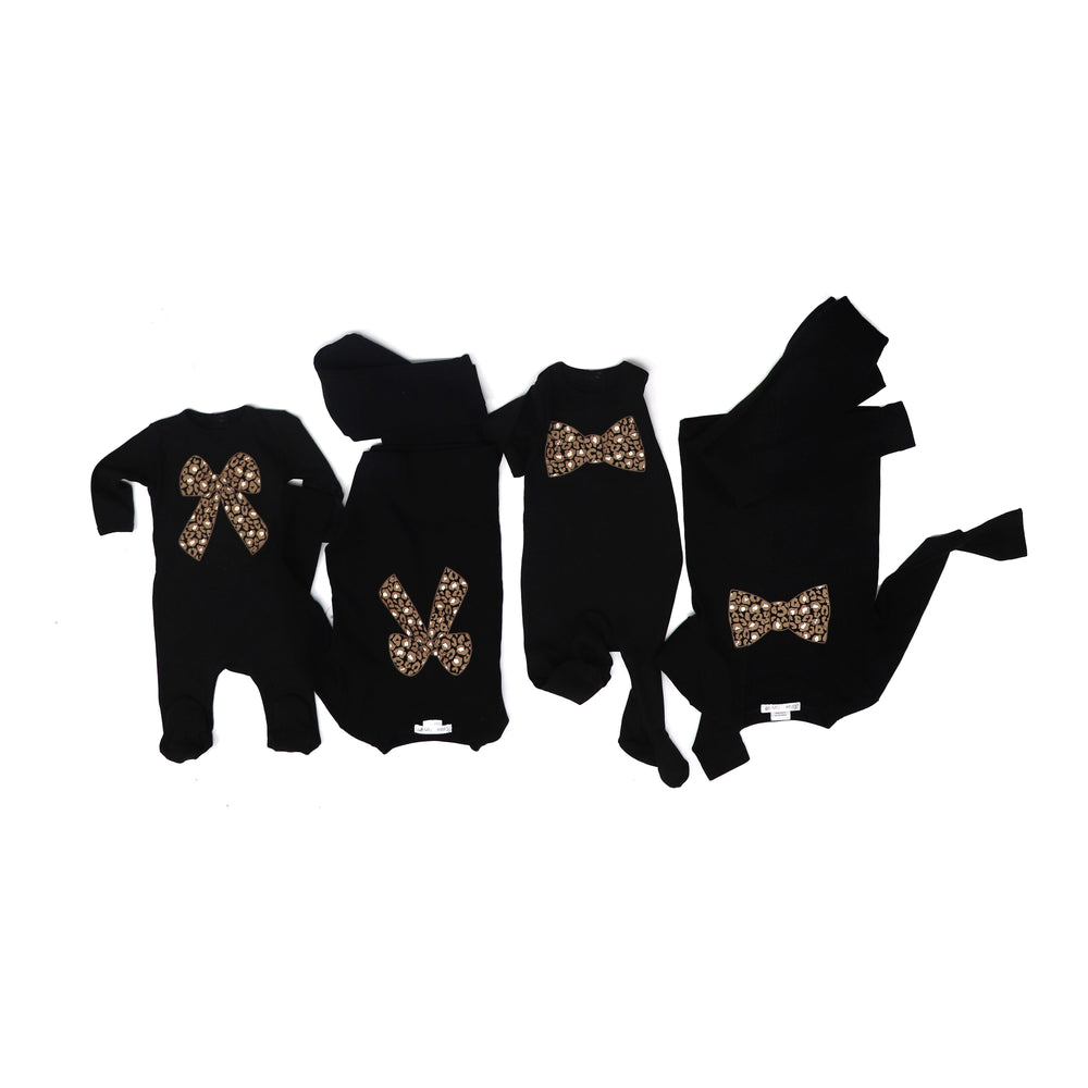 Coton Pompom Boys Leopard Bow Footie