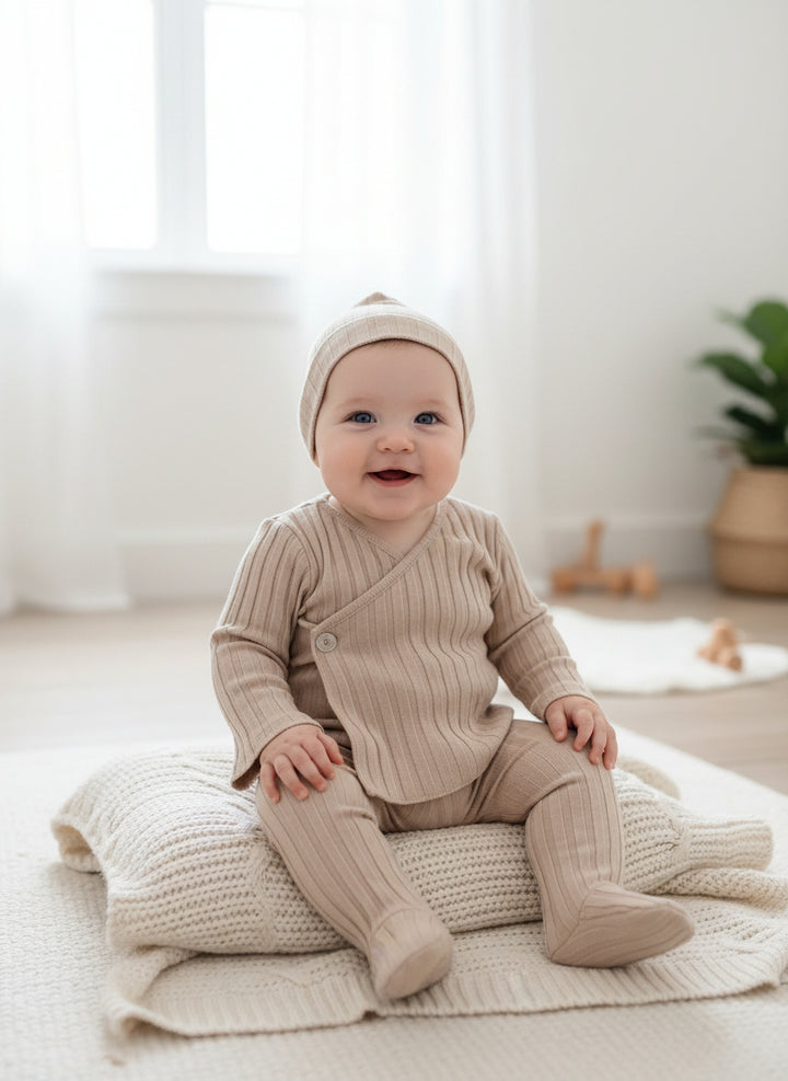 Italian ribbed knit baby set with diamond pearl buttons – Latte