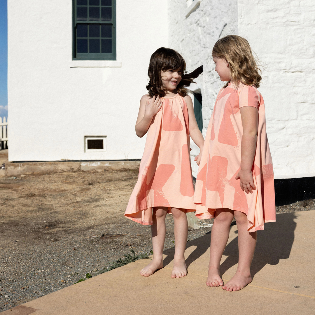 Tess Logo All Over Hi-Low Short Sleeve Dress