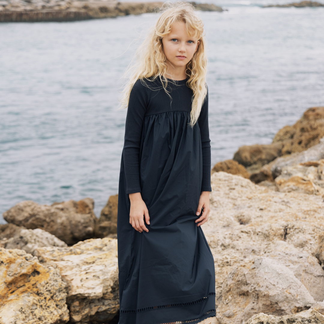 Kin+Kin Black Robe - Yom Tov