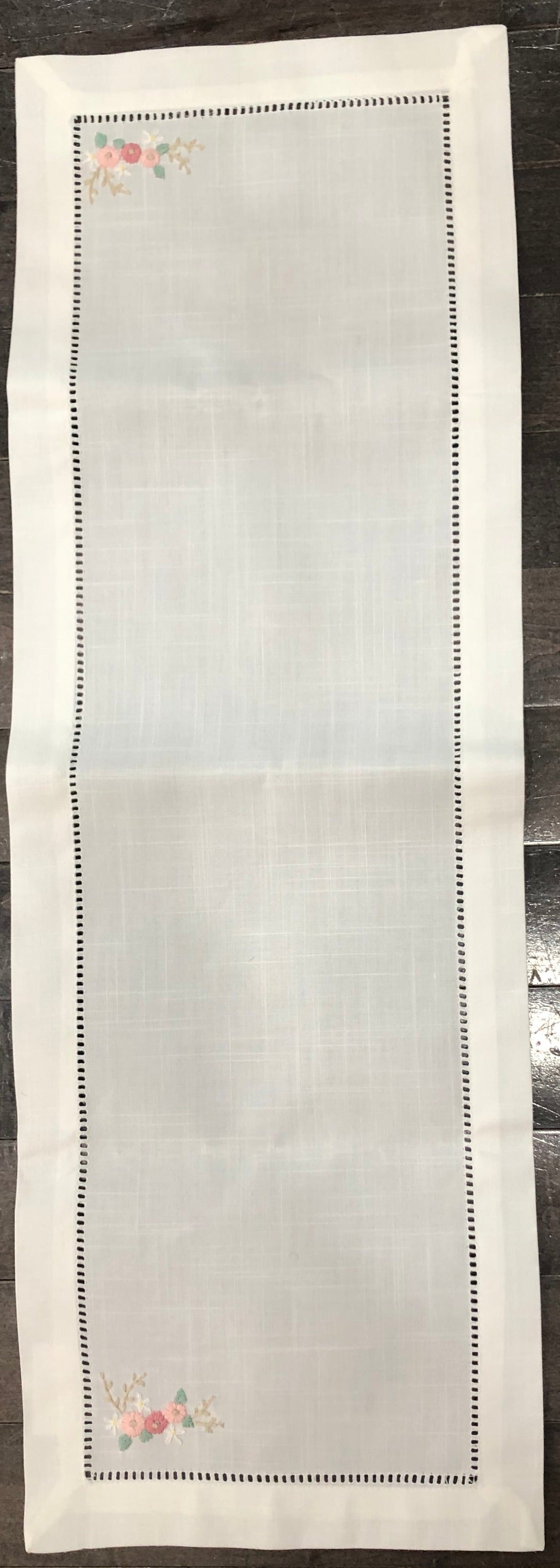 EMBROIDERED LINEN LIKE LINER