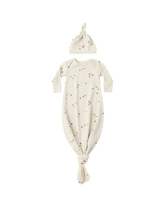 Quincy Mae Acorns Knotted Baby Gown + Hat Set