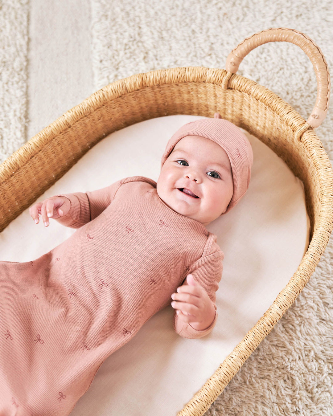 Quincy Mae Bows Knotted Baby Gown with Hat
