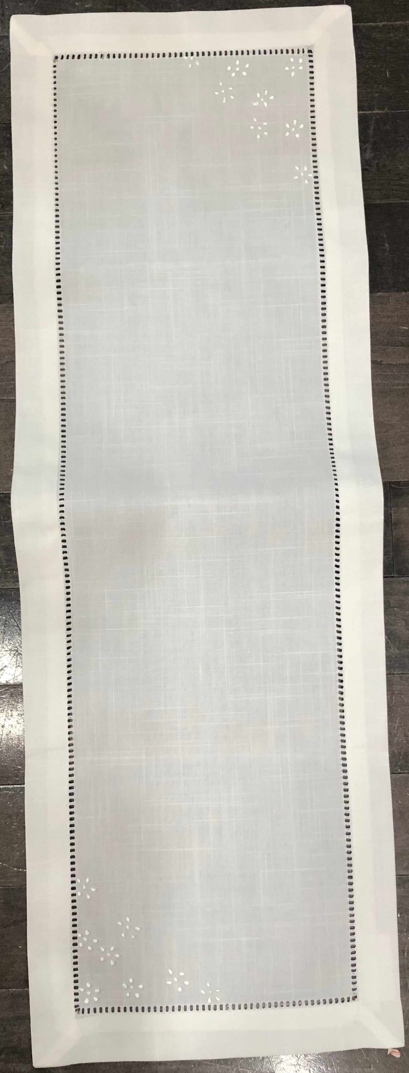 EMBROIDERED LINEN LIKE LINER