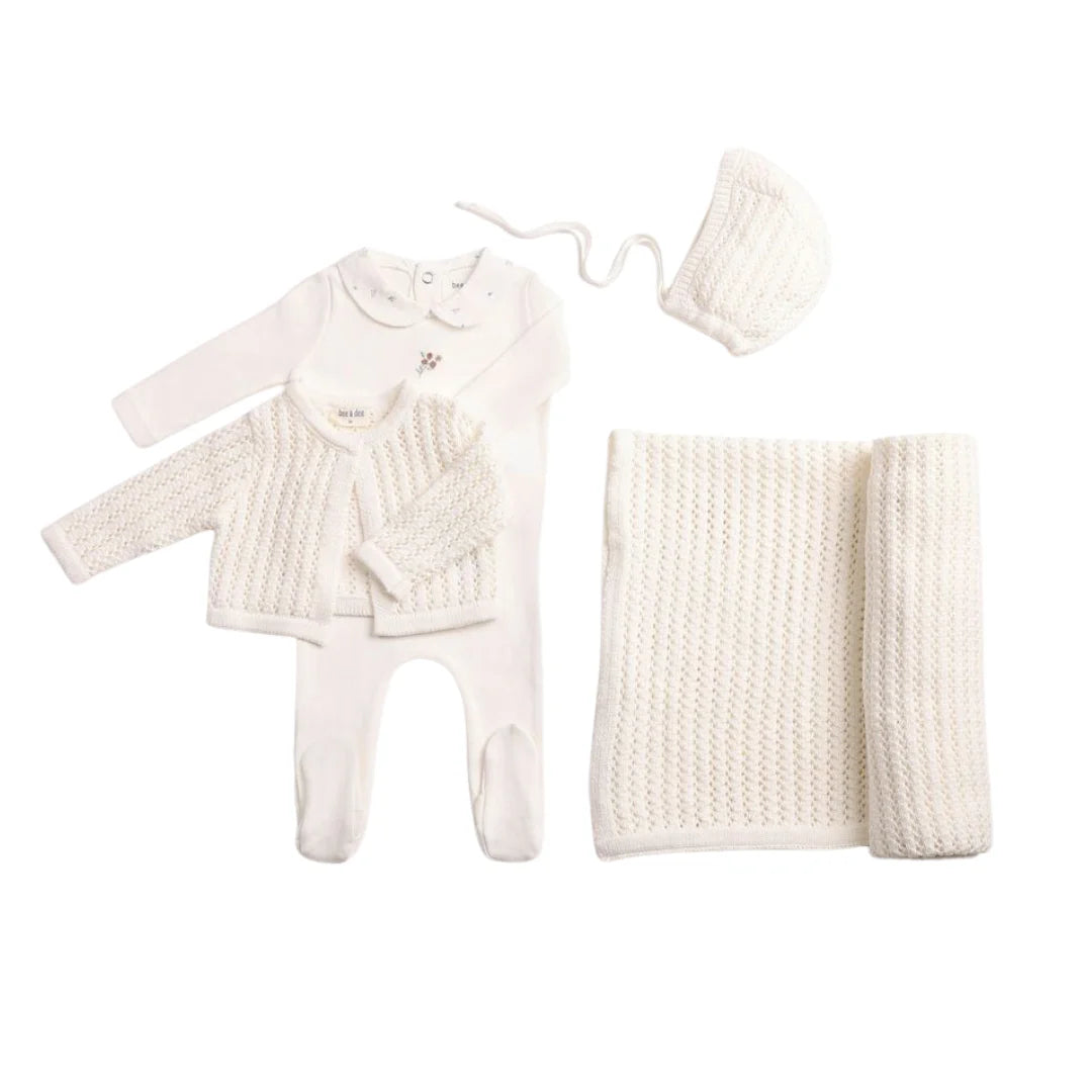 front view of the elegant linen Bee & Dee Delicata Ensemble Full Set.