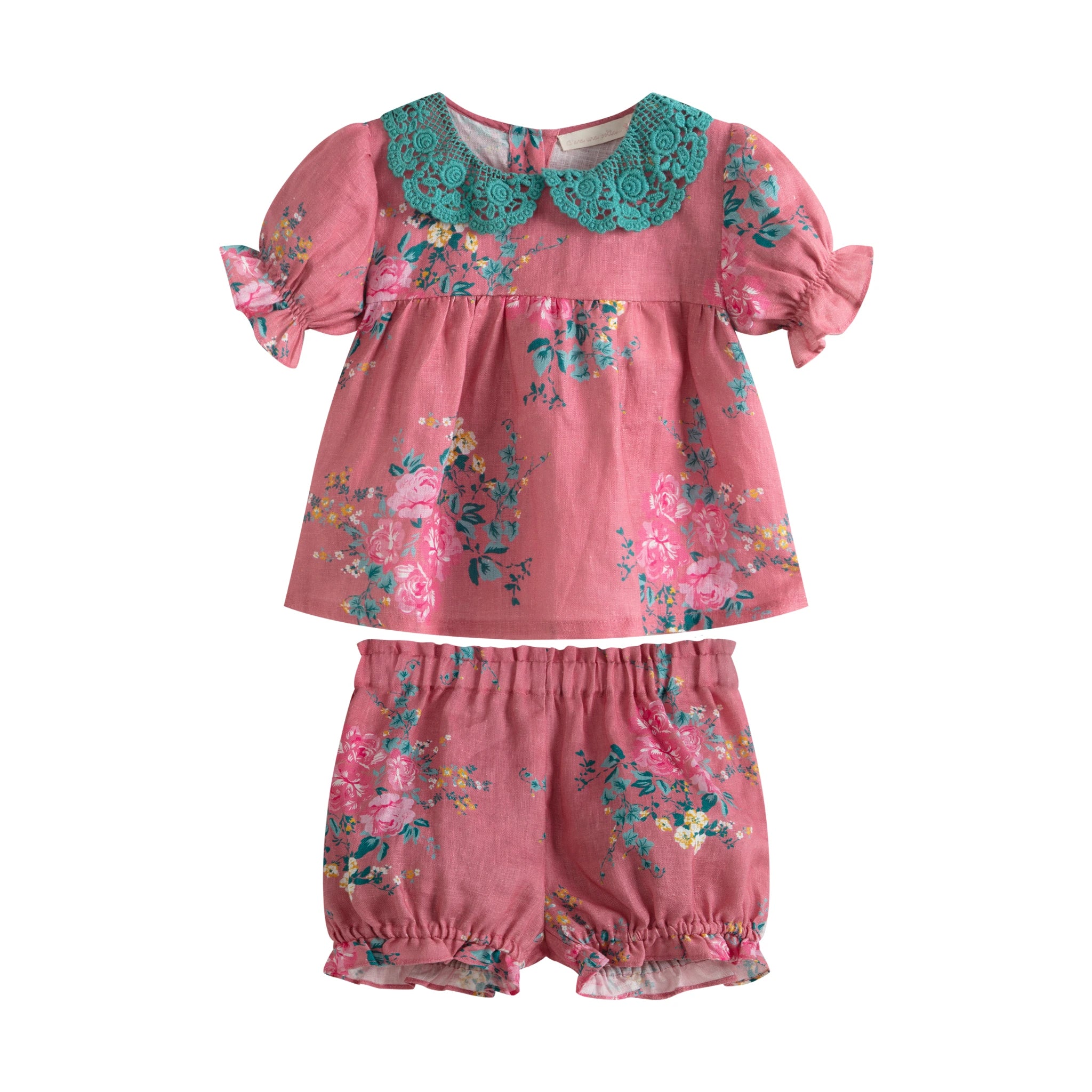 A breathtaking C’era una volta Franki Baby Set in Pink Flowers, showcasing its authoritative architectural fit and refined Italian botanical print.