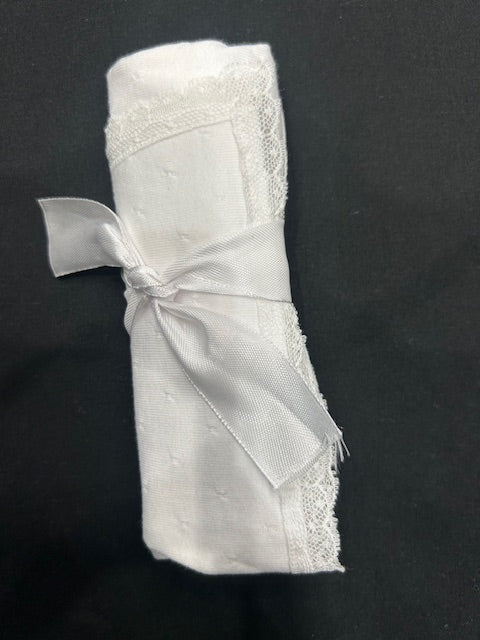 Calamaro White Lace Trim Burp Cloth