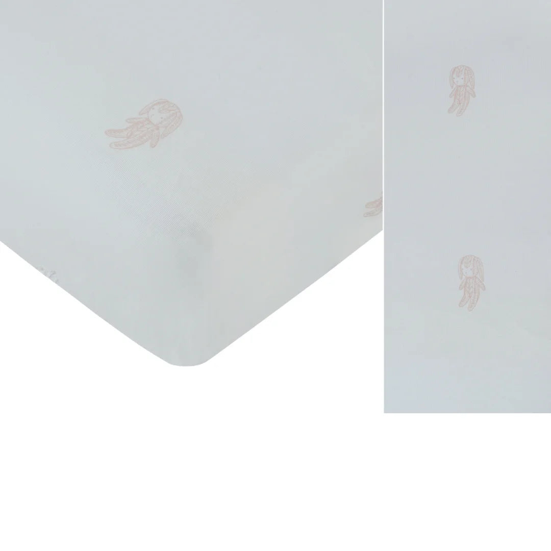 A front view of the Kipp pink cable fitted bassinet sheet.