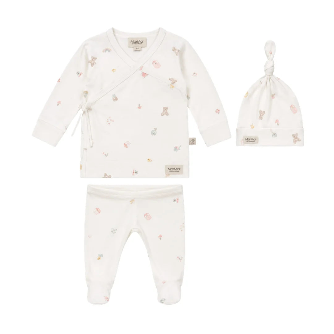 front view of the MarMar Copenhagen Everyday Tuti kimono wrap set and hat.