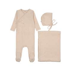 A front view of the Mema Knits pointelle footie three-piece set in light pink.