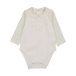 A front view of the Peluche Bebe long sleeve bodysuit with button detailing.