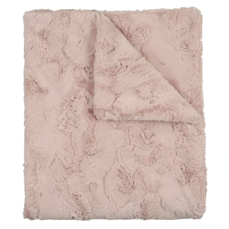 A breathtakingly soft, double-sided Peluche Bebe Lux Fur blanket in a dusty rose hue, showcasing its thick architectural plushness.