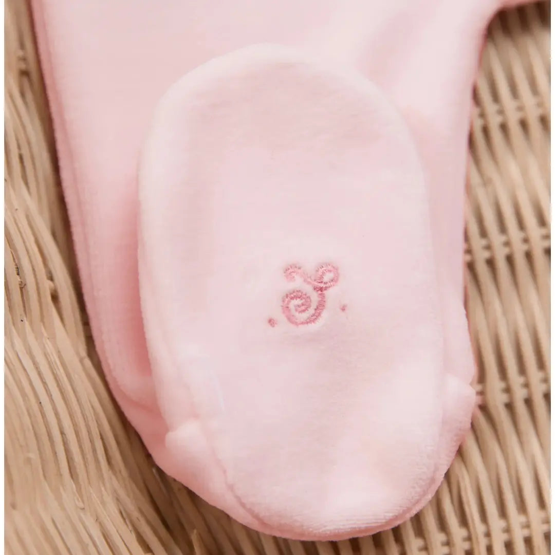 Foot detail 1