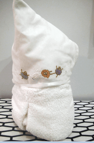 pointelle white hooded towels with sheep embroidery